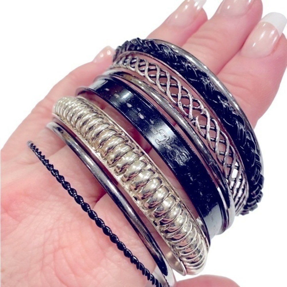 Set of 8 Bangle Bracelets in Black & Silver